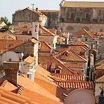 Apartman Maja *